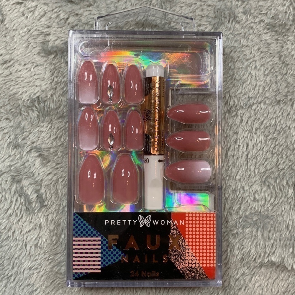 Pretty Woman Bejeweled Faux Nails